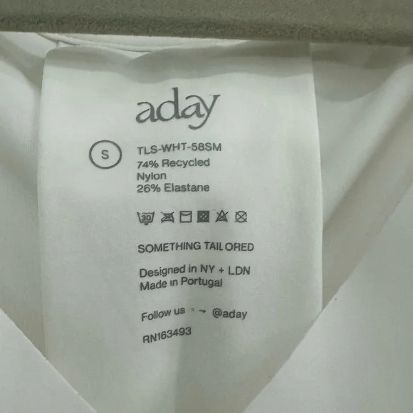 ADAY Something Tailored Small Classic White V-Neck top  Capsule Wardrobe - Picture 7 of 16